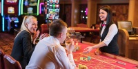 Casino de Vegas con bares chamados Dublin up Lucky e Blarney, tiroteo no casino gold strike, casino sen depósito